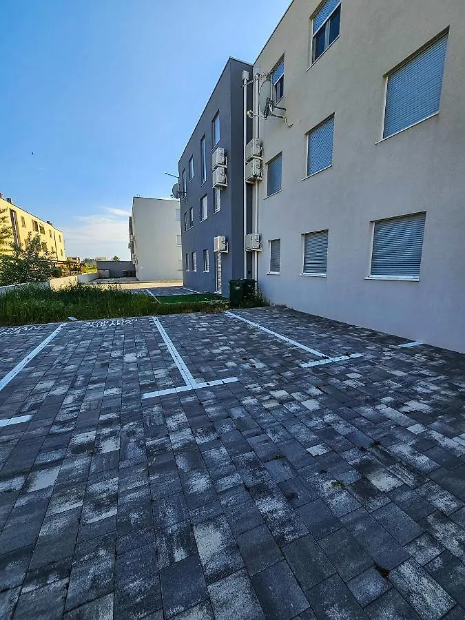 Aenona Beach Apartment Nin