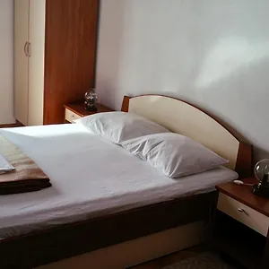 Apartman Branko, Nin