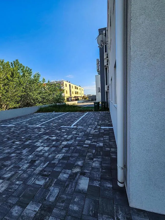 Aenona Beach Apartment Nin