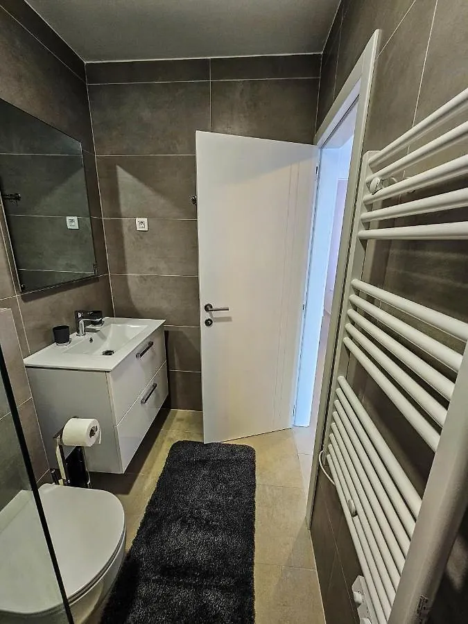 Aenona Beach Apartment Nin