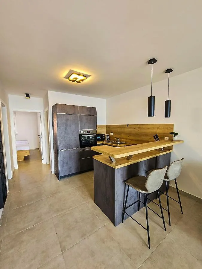 Aenona Beach Apartment Nin