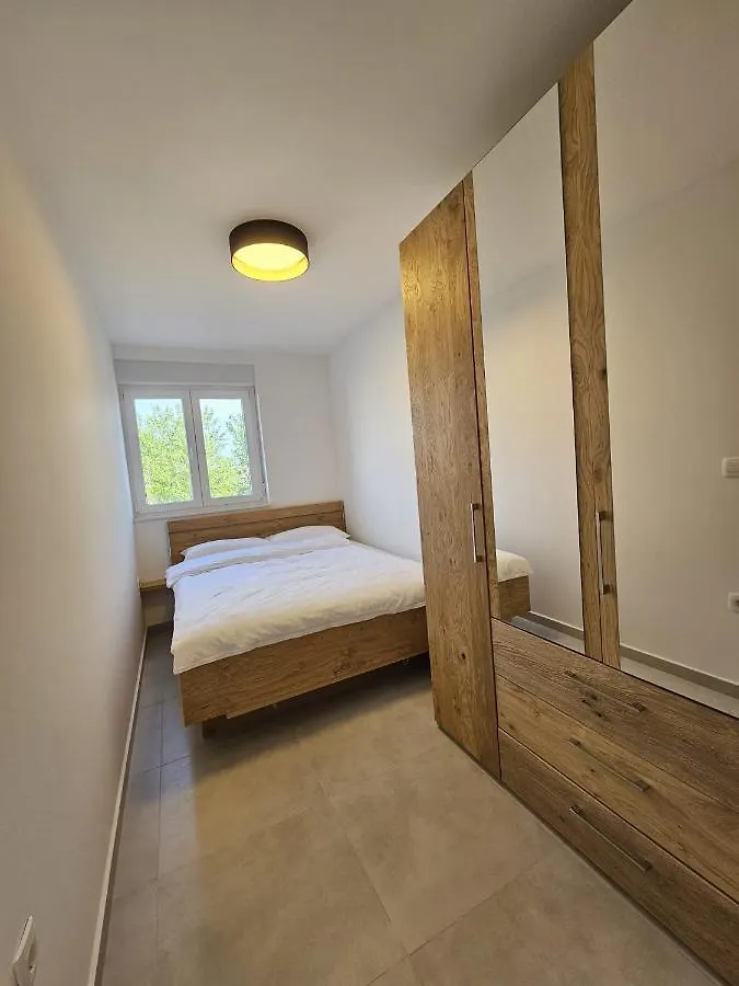 Aenona Beach Apartment Nin